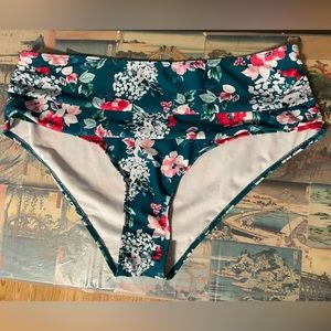 SHEIN Women’s Plus Bikini Bottom NWOT Ruched Green/Pink Floral Size 3XL